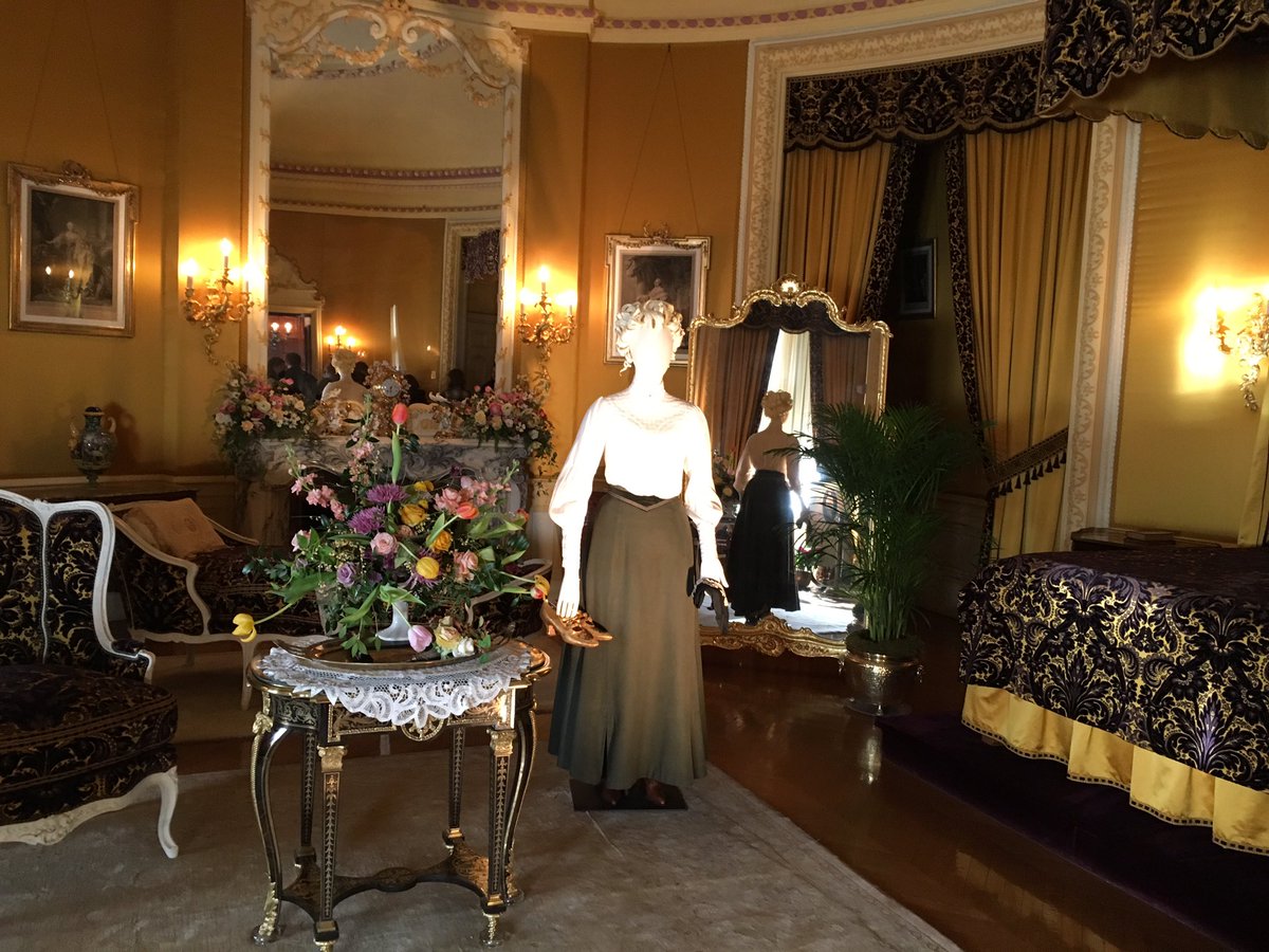 SunFlowerzworld's tweet photo. The beautiful Biltmore Mansion #ResortOpsGlobal #ResortOpsRetreat #teambonding https://t.co/XKAgfdy68Y