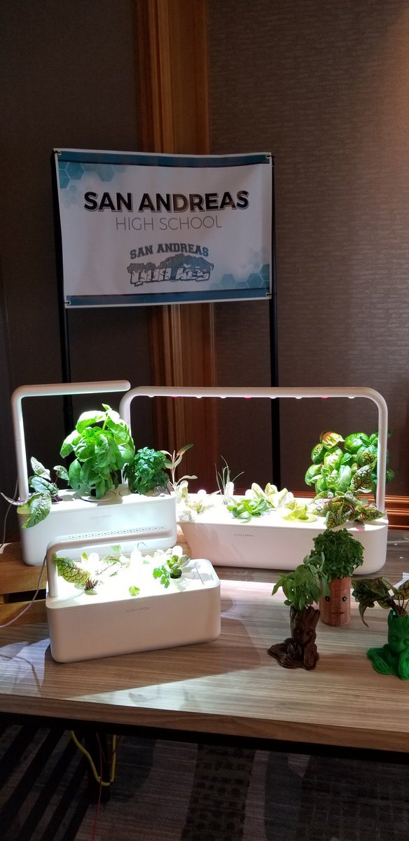 dorieusc's tweet photo. @SanAndreasHigh  Ss getting ready to showcase at the #LLCON2019 https://t.co/d25dtaa1mw