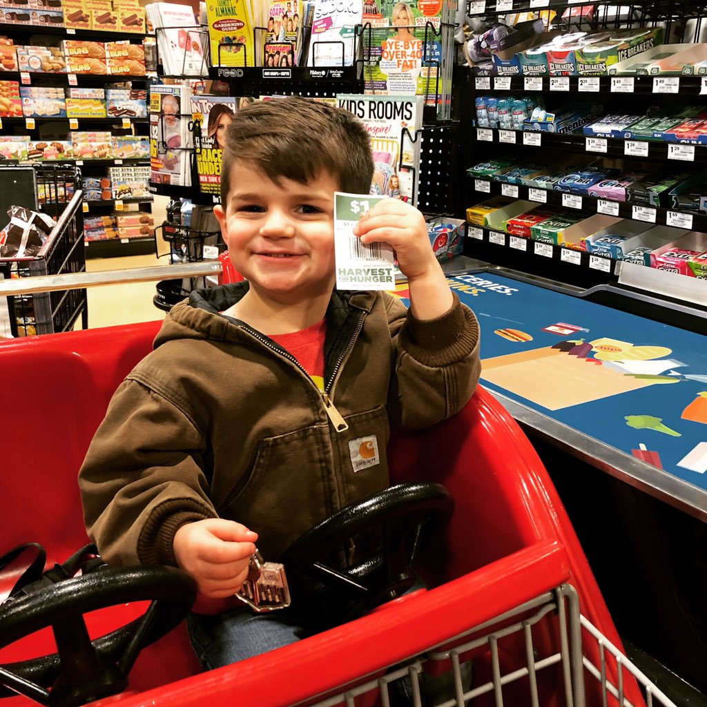 lesliexeilsel's tweet photo. We are “driving” out hunger at @GiantEagle by making a donation to #harvestforhunger for the @ACRFoodbank #carshoppingcart #feedpeople #fighthunger #bryceman https://t.co/zbAHqhQDk0