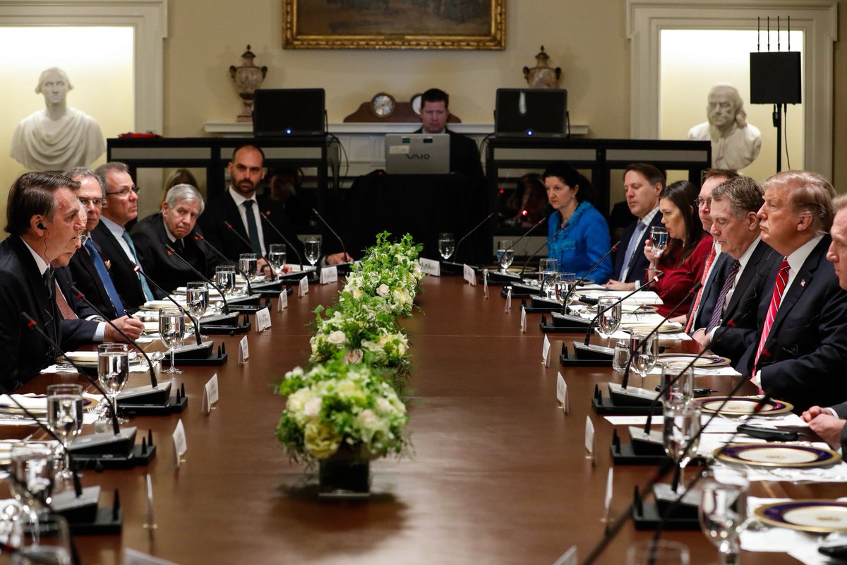 PATRlOTAS's tweet photo. Reunião entre Trump e Bolsonaro.
#BolsonaroOrgulhaOBrasil https://t.co/ntkmqs3Pso
