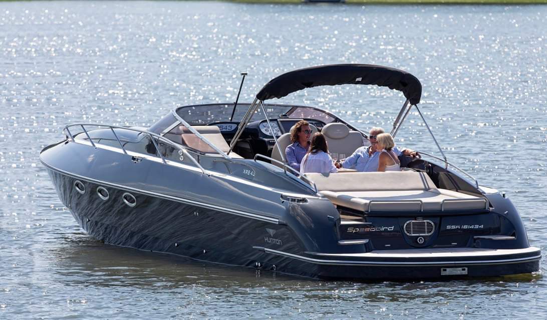 Hunton Yachts tweet media