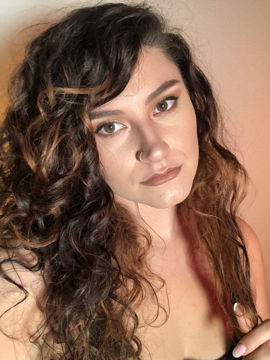 sheis_NEEK's tweet photo. I am not mad at this look at all (almost entirely @kyliecosmetics) #KYLIECOSMETICS Birch & Gypsum concealers. YELLOW setting powder. Bronze extended #kyshadow palette. #queendrip #kylighter. #kyliescoconut liner with Bare velvet liquid lip. @KylieJenner #makeup https://t.co/J7y4bGsMXi