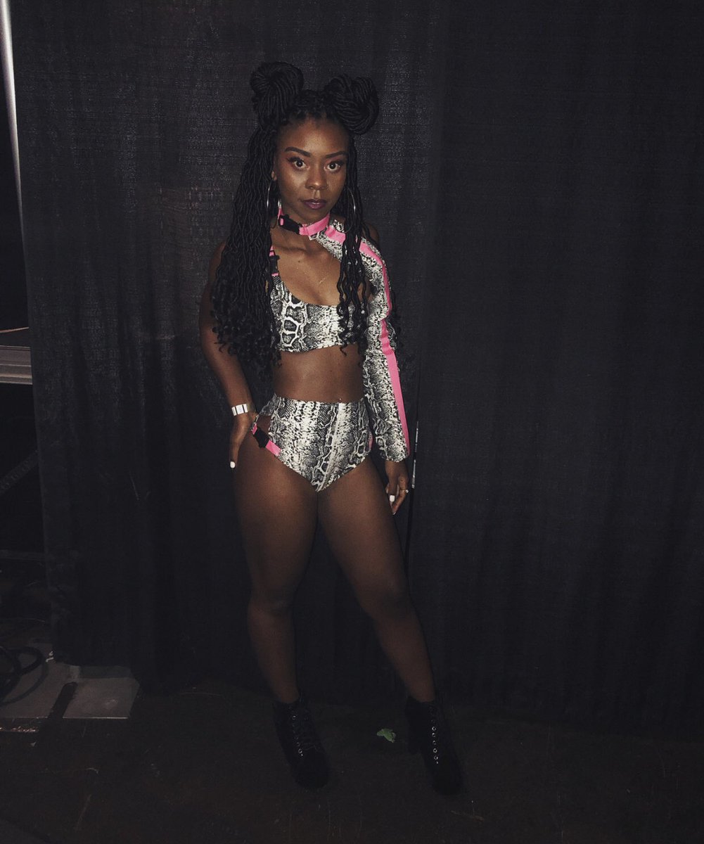 MI7EONE's tweet photo. suns out buns out 🥳
it’s that season, our season!!
#ShopMi’Leone
#decodeyourstyle
model: @shmoplivintae ✨ https://t.co/Qn5CokgLmp