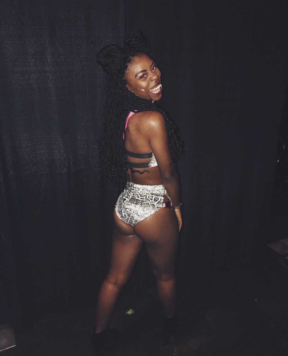 MI7EONE's tweet photo. suns out buns out 🥳
it’s that season, our season!!
#ShopMi’Leone
#decodeyourstyle
model: @shmoplivintae ✨ https://t.co/Qn5CokgLmp
