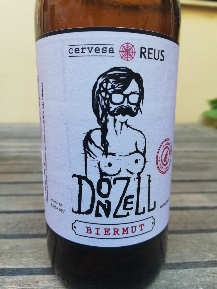milbeerista's tweet photo. Donzell Biermut. Elaborada a Reptilian per l'Associació de Cervesers del Baix Camp (ACBC) . Spiced Amber Ale. Aigua, malta d'ordi, llúpol, llevat i botànics de Vermut Miró. 18 IBUs. 7,3%. Provant el primer lot... #vermut #Spicedale #localbeer #craftbeer  https://t.co/wQrOh61gQE https://t.co/PiWfFRBsxt