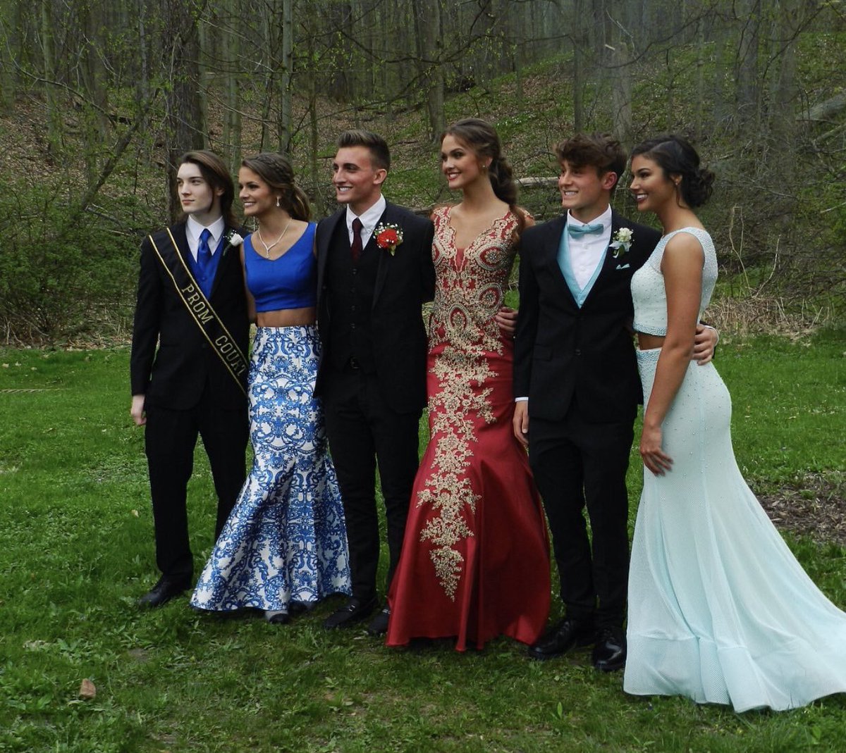 bhanks34's tweet photo. Happy birthday @emilie_waterss!! I miss you so much and can’t wait to see you this summer!🎉🎉🎁🎂 https://t.co/Y2LXP3xDjV