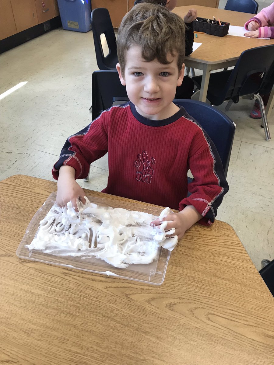 mrs_v_gedsb's tweet photo. Writing names, word wall words and letters we know in shaving cream! #smellsgood #feelscool #practice #fun @Thompson_Creek https://t.co/uyHaT3rzwC