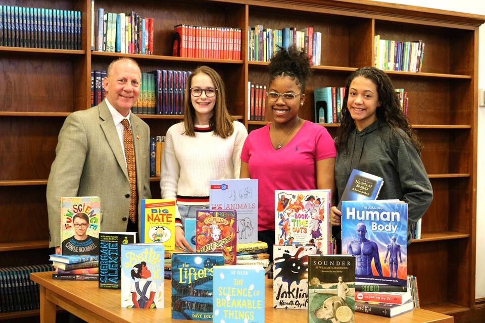 GannonU's tweet photo. The #GannonU board, faculty, and staff were thrilled to share a $3000 donation with the @UnitedWayErie and the students of Strong Vincent Middle School.
The money will be used to enhance #SVMS library book collection. π https://t.co/KeOJGr1LAw