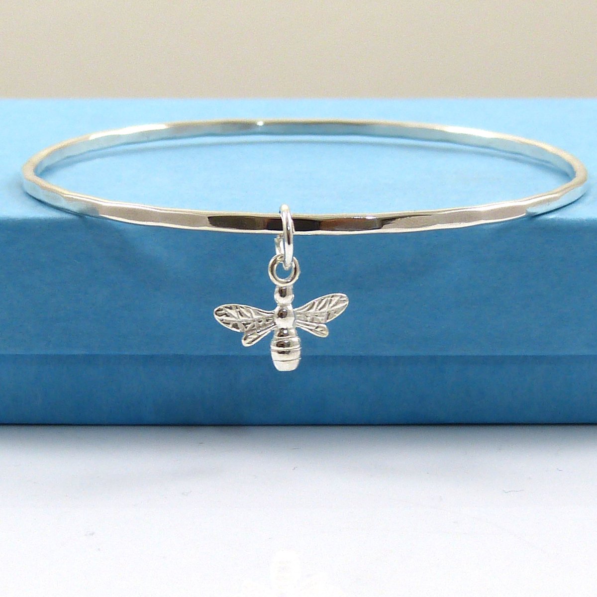 TheStrandline's tweet photo. Solid Sterling Silver Bangle and Bee Charm, Bangle Bracelet, SS Bangle, Sterling Silver Bangle,  Hammered Bangle, Bee Bangle https://t.co/5nWCOuQjGj #northumberland #etsymade #handmade #handemadeshop #thestrandline #earlybiz #etsysellers #zbesties #SolidSilverBangle https://t.co/X4ly24otvg