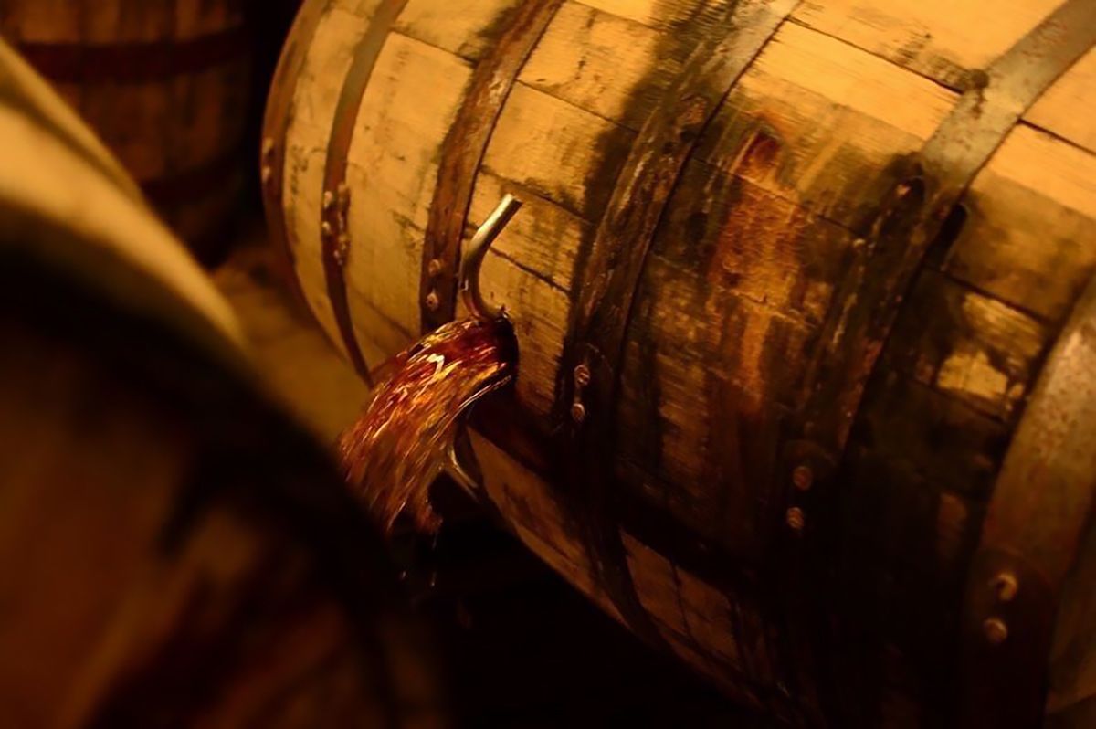 ibwsshow's tweet photo. #TuesdayThoughts
THE COLOR OF WHISKEY: WHAT CAN IT TELL US? via @drinkdistiller >> https://t.co/Dw3HdwkkwM
#GoodreadswithaView #goodreaddetected #goodread #TuesdayTips https://t.co/efGDopqJZ2