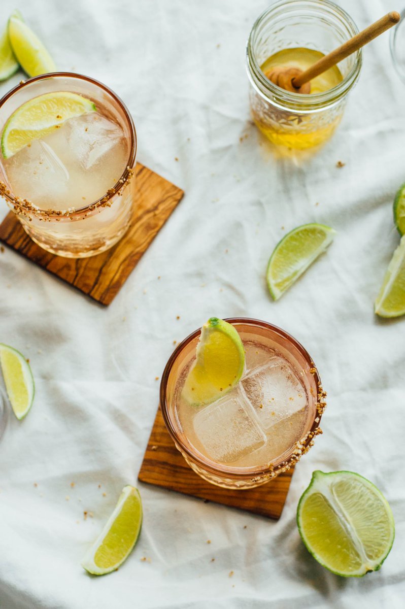 ThirstyNest's tweet photo. Sweet and sour is soooo last year..we're all about the sweet & smoky combo β like this delicous Honey & Smoke Mezcal cocktail recipe! (Photo & Recipe via @gabivalladares) #thirstynest #giftbetter #winespiritregistry https://t.co/E0mqTzvG9A https://t.co/w9VVyX7puc