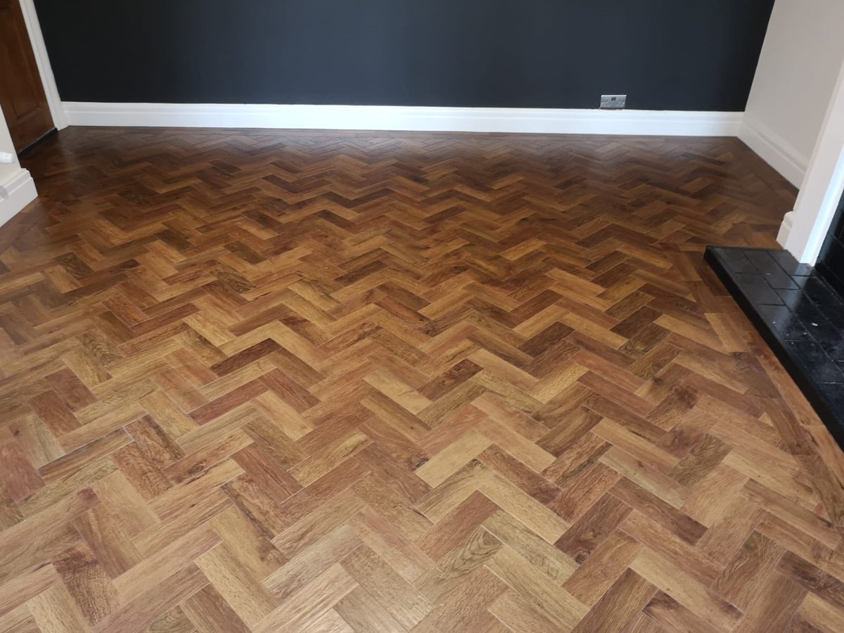 WATS29's tweet photo. What a transformation Karndean Art Select Auburn Oak installed in this lounge by our Karndean certified installer. @karndeanUK https://t.co/4qYZRuNArM