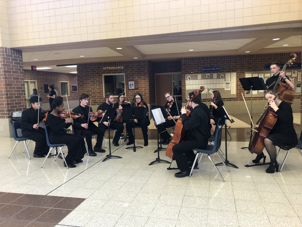 JenPerryBV's tweet image. Come and check out the amazing work our K-12 art students have created for our annual district wide show at Bay Port 6-7pm! Starts now! @HSSD