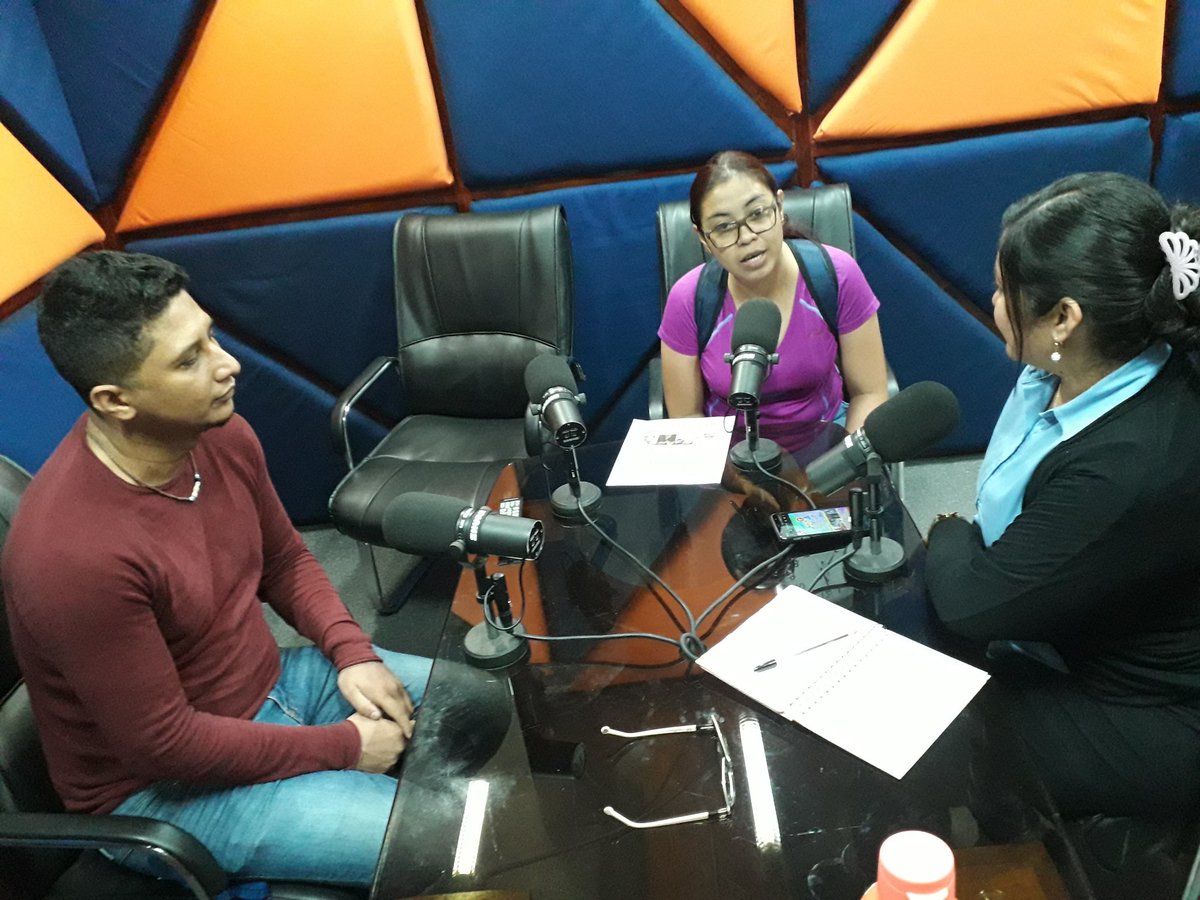 radiolarr's tweet photo. En @QueRoleFM nos visitan Tony Andaluz y Olga Iglesias de la #JFMLN de Apopa, para invitarnos al primer Festival Juvenil "San Romero en los corazones de la juventud". @JFMLN #RMV
#FBLive ➡️https://t.co/iT0aBYPSha 📻106.9FM https://t.co/ALI3n8Czm5
