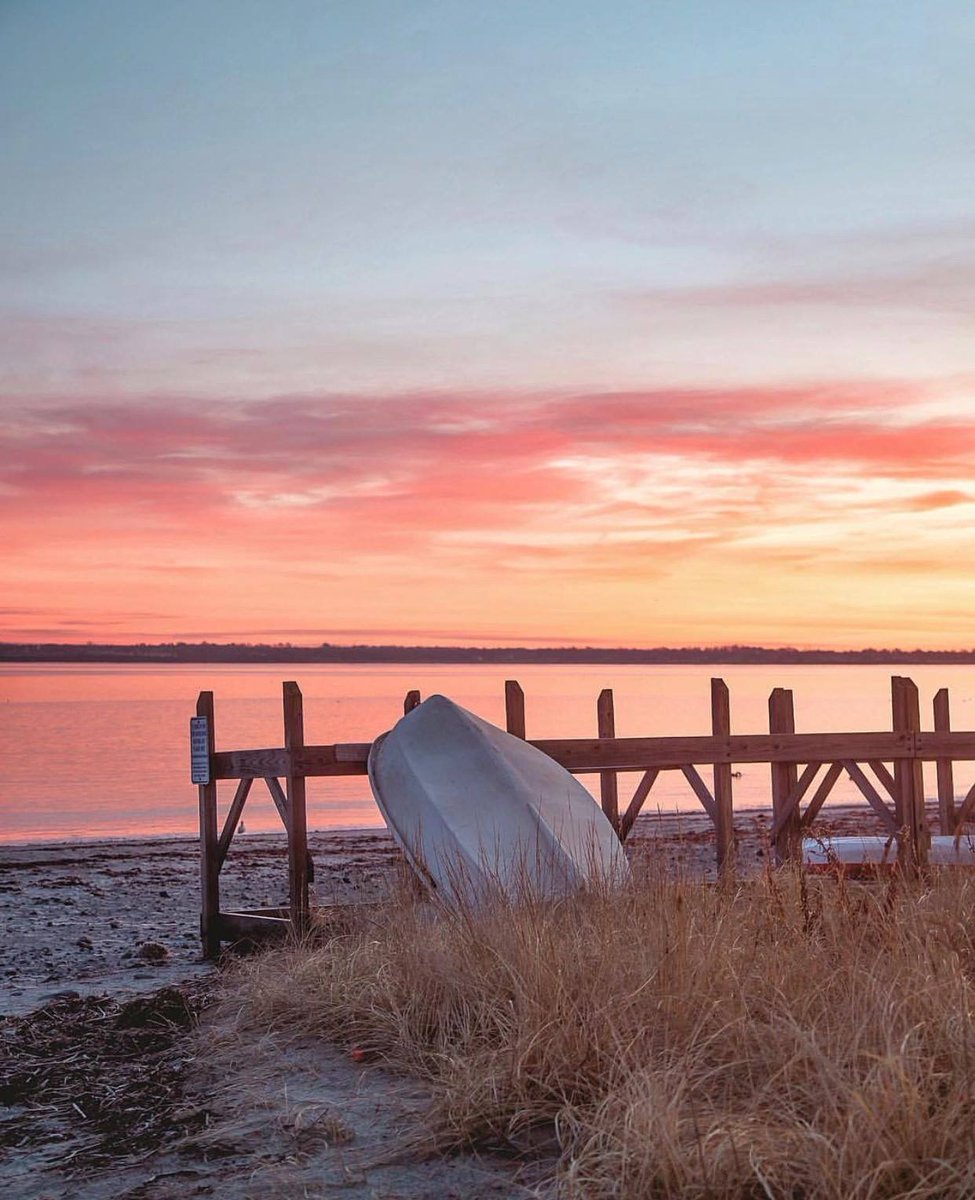 DscvrNewport's tweet photo. We're pretty sure 3 minutes by the sea can fix almost anything 🌾
📍 Middletown
📷 https://t.co/xbJf8udwZC
#TheClassicCoast https://t.co/0ECyZDr8KM