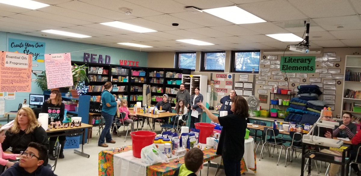 BlakePeuse's tweet photo. Bath bomb time...everyone enjoying the night @lifeatDC Family Science Night #FSN2019 .  Great ideas from school to home (just be careful with the food coloring😊).  @SFSDSchools @SFSD_SS @_DCPrincipal @wg_principal https://t.co/yqKXKQ67yd