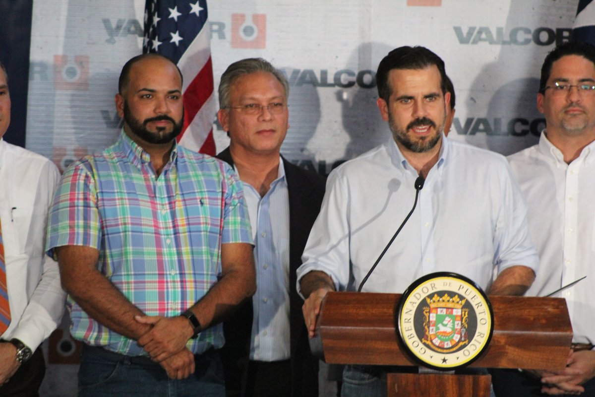 Miguelaureano51's tweet photo. En #Gurabo junto al Gobernador @ricardorossello, la Alcaldesa @RosachelyRivera participando del anuncio de la transacción de compra de la empresa #Valcor por parte de una empresa puertorriqueña. Esto con una inversión aprox de $9 millones, garantizando la retención de empleos. https://t.co/afhgdkIsor