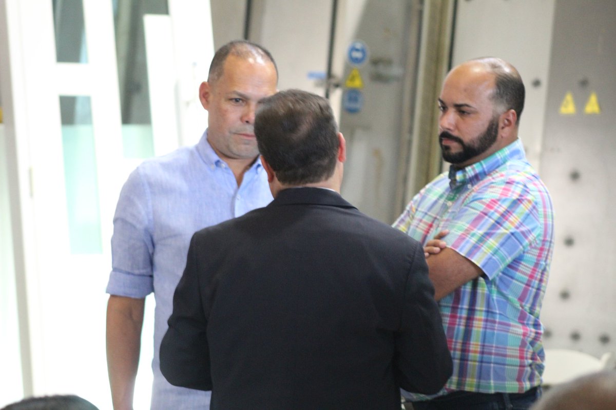 Miguelaureano51's tweet photo. En #Gurabo junto al Gobernador @ricardorossello, la Alcaldesa @RosachelyRivera participando del anuncio de la transacción de compra de la empresa #Valcor por parte de una empresa puertorriqueña. Esto con una inversión aprox de $9 millones, garantizando la retención de empleos. https://t.co/afhgdkIsor