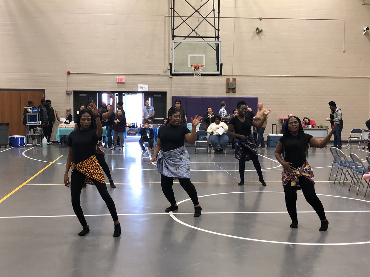SekulaDavid's tweet photo. RESOURCE NIGHT was a smashing success!  The BDU family is incredible.  @radaugherty @BDU_Scholars #bdu #wearewayne https://t.co/IqqDaZs5ro