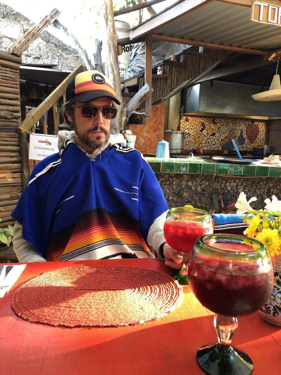 iosulopez's tweet photo. Pollo con mole, pescado a la plancha y una fresca agua de Jamaica.
📍Loreto
#mochileros #Belander #RoadtripBaja #BajaCalifornia #BajaSur #México https://t.co/mp3WZmJuSJ