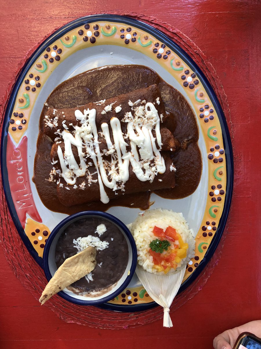 iosulopez's tweet photo. Pollo con mole, pescado a la plancha y una fresca agua de Jamaica.
📍Loreto
#mochileros #Belander #RoadtripBaja #BajaCalifornia #BajaSur #México https://t.co/mp3WZmJuSJ