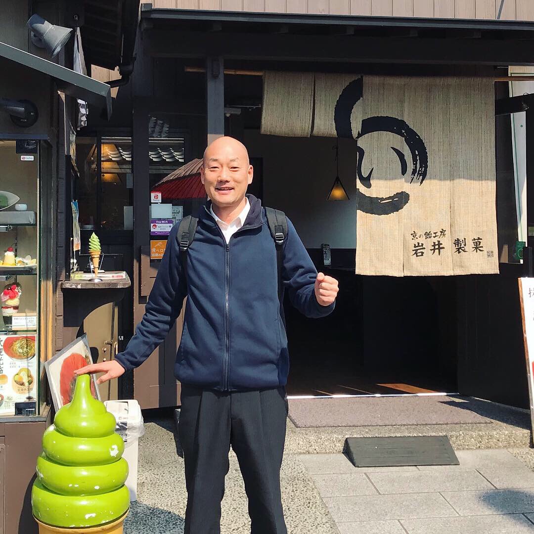 OKXsGovern's tweet photo. 抹茶パウダーは、細かくなめらかで、まるでパンケーキから鳳凰が羽ばたいて飛び出していきそう♪

平等院の参道入口あたりにある甘味処「憩和井」さんで美味しくいただきました(^O^) #におい #かおり #パンケーキ #鳳凰 #宇治 #平等院 #京都 https://t.co/Ca2203kv4u