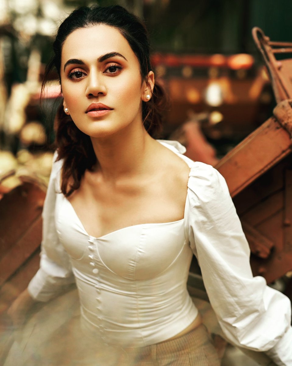 TaapseePFans's tweet photo. One in billion! @taapsee 👑🔥 https://t.co/wMDTz0kDUc