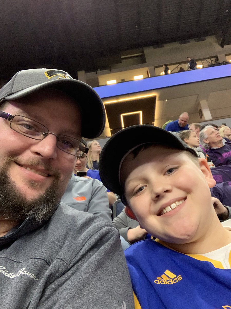 HawkDetective's tweet photo. Hanging out with this kid.  #packpix Wolves VS Warriors https://t.co/xwL4mkHSuj