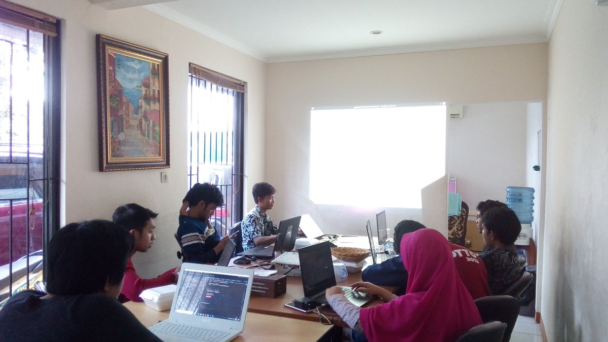idrumahcoding's tweet image. Late post- 2 Maret 2019
Hari ke-1 Kelas Java Fundamental #26 di Depok
#javafundamental #bahasajava #aplikasijavadesktop #javaprogramming #aplikasipenjualansederhana #rumahcoding