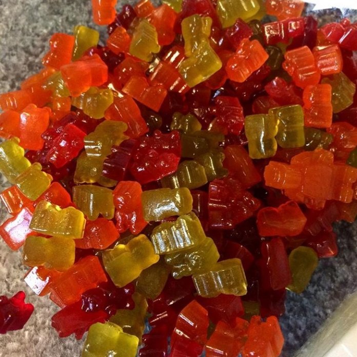 SettleDaniel1's tweet photo. Candy,s who love some#cannabis #marijuana  #cannabiscommunity #thc #ganja #maryjane #stoner #weedporn #cannabisculture #high #dabs #kush #smoke #highsociety #lit #stoned #dank #cbd #hightimes #vapeporn #weedlife #420 #ganjagirls #stonernation #bud #weed @Garrettgolden8 https://t.co/K0bfQxruS9