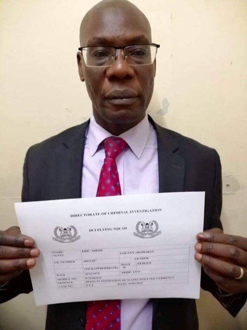 Robaa82's tweet photo. The #Odede's ..... #Raila's ally and Financial advisor ... the box belong to Baba... acha kingereza Mingi.. Look for the owner of this dog... #DCI https://t.co/vgA5bT58nX