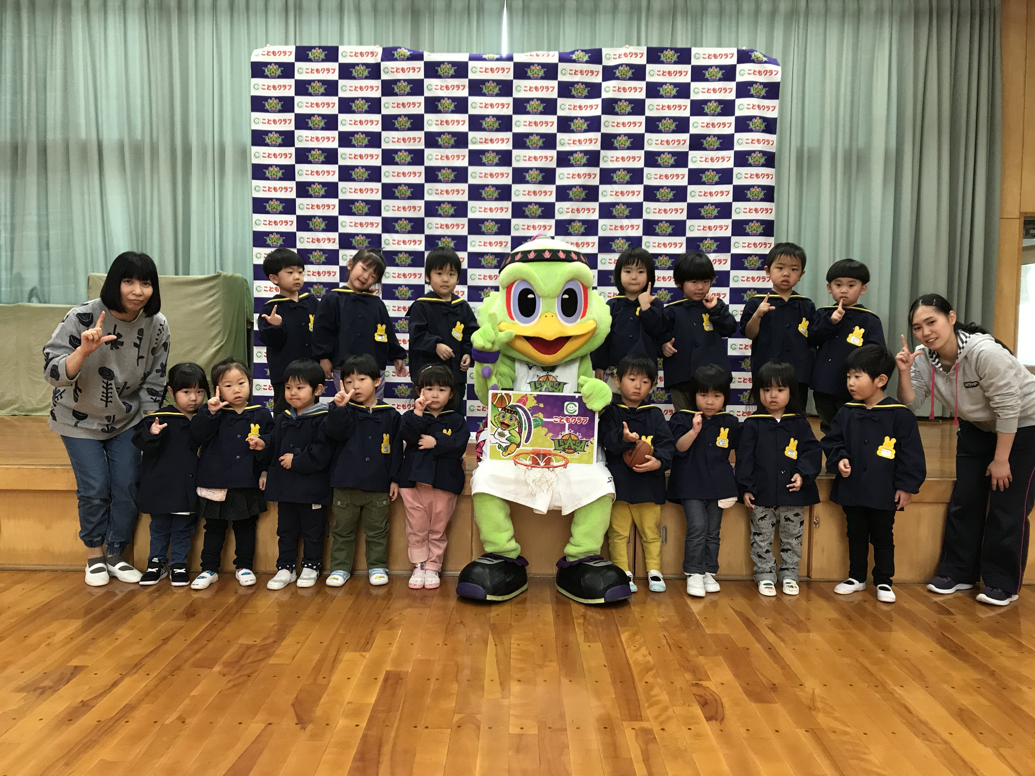 レバンガ北海道 こどもクラブ レバンガ北海道 ドリームリングプロジェクト 本日 レバード が南幌みどり野幼稚園を訪問してドリームリングをプレゼントしました 引き続き こどもクラブ 様と レバンガ北海道 は ドリームリングプロジェクト を
