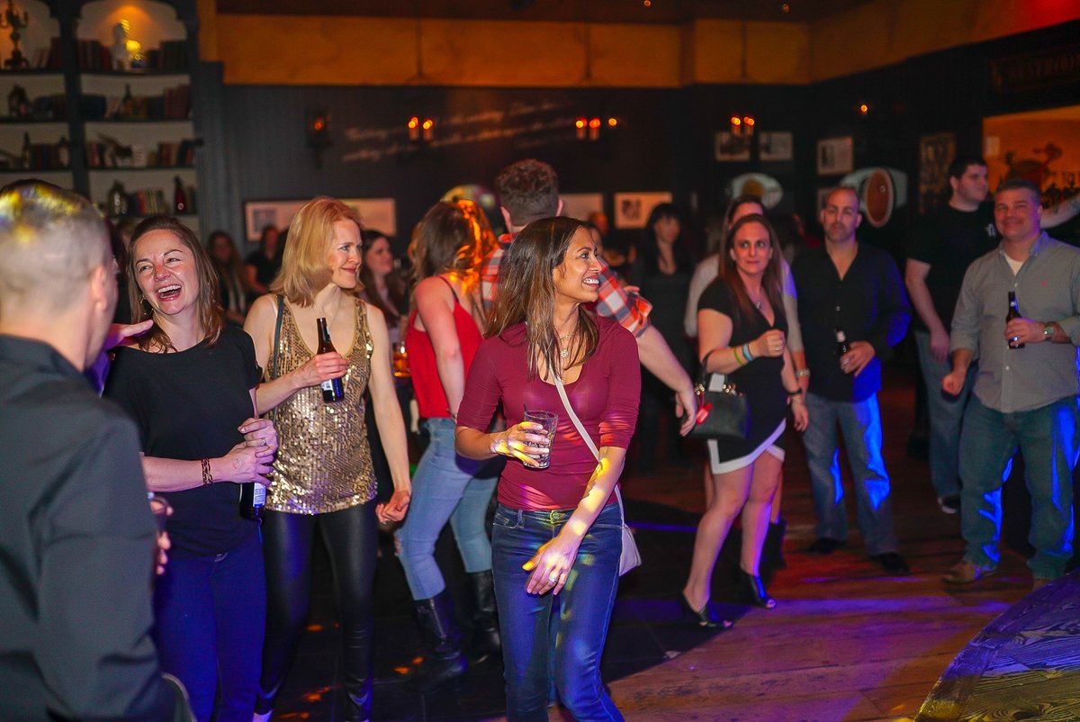 Who knew a pub could be this much fun? Well, we did! #LansdowneMohegan