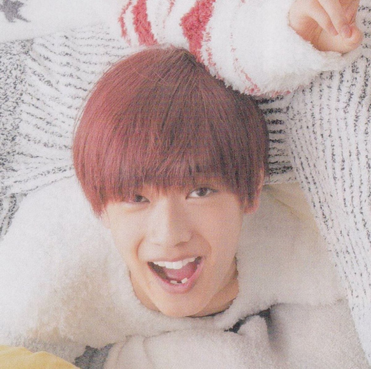 YURAkey3's tweet photo. なんでこの恭平、歯が欠けてんの？
歯列矯正？？？

#高橋恭平
#なにわ男子 https://t.co/ouZOnXfNZc