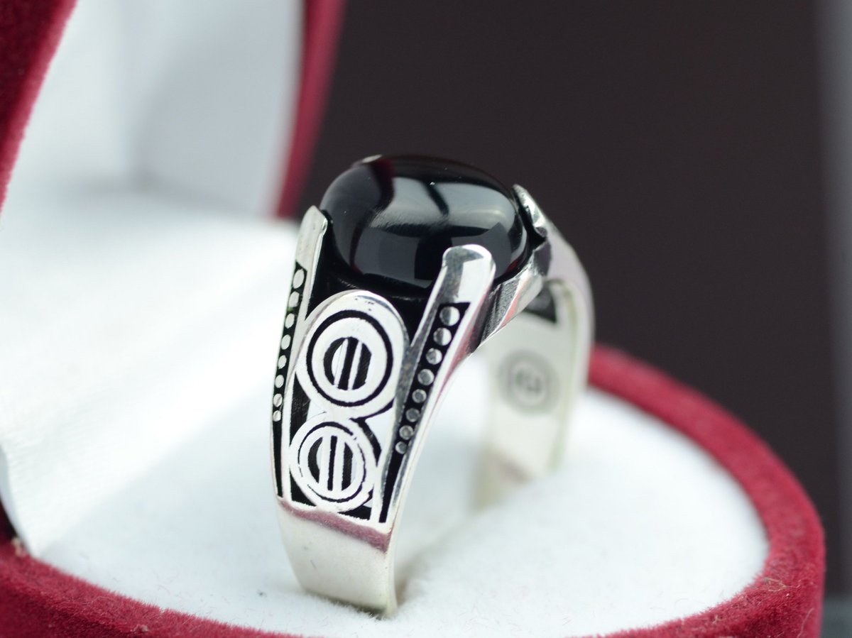 craft_native's tweet image. Mens Vintage Aqeeq Ring | Agate Sterling Silver 925 Ring
The ring showcases an elegant design with unique Beautiful Black Aqeeq stone.
#gemstones #Blackagate #vintage #menswear #Timeless #sterlingsilver925 #ring #artisan #carnelian #craftnative #stylish #onyxring #gemring #forhim