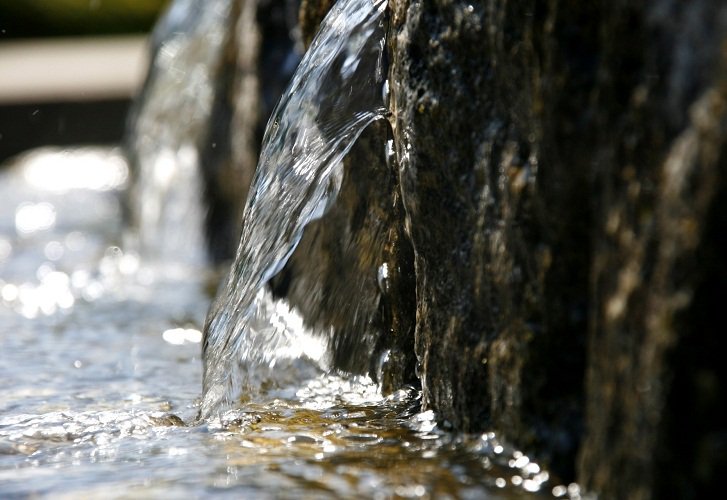 " هاجَر " التي تسعى نزولاً وصعوداً .. 
كان غاية آمالها قربة ماء .. فجاءها نبع لم ينضب حتى هذه الساعة ..
هكذا فرج الله حين يأتي " (م)

صباحكم فرج وتوفيق وتباشير خير بإذن الله ..

#جماليات
#صباح_الاربعاء