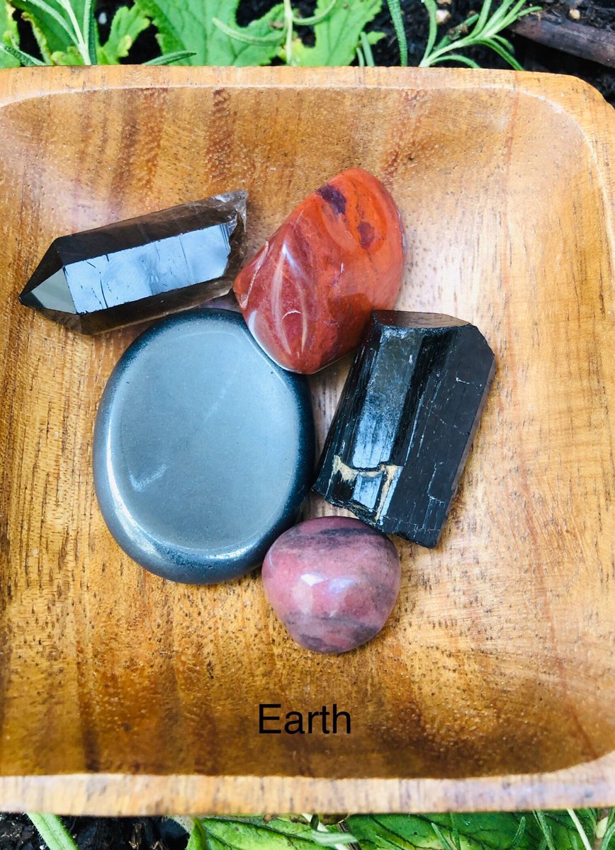 SkyyVisitor's tweet image. Stones connected to the #earth, good for grounding according to #judyhall #crystalbible #smokeyquartz #redjasper #blacktourmaline #rhodonite #hematite
