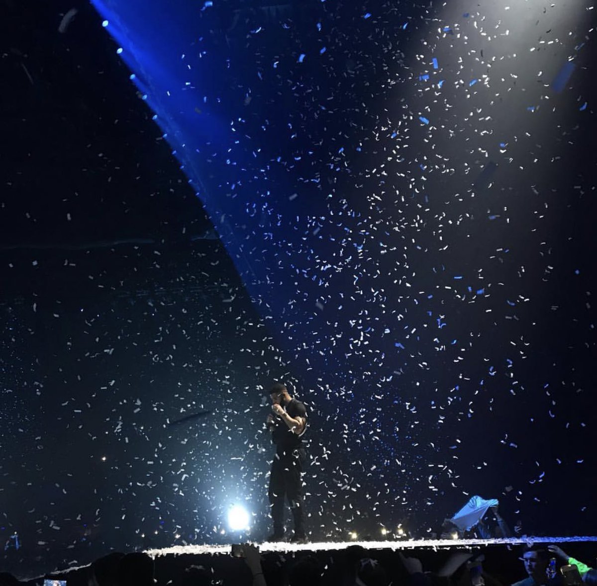 avtourupdates's tweet photo. Visuals in Dublin night 1 🇮🇪 #AssassinationVacationTour https://t.co/0obUadAVVw