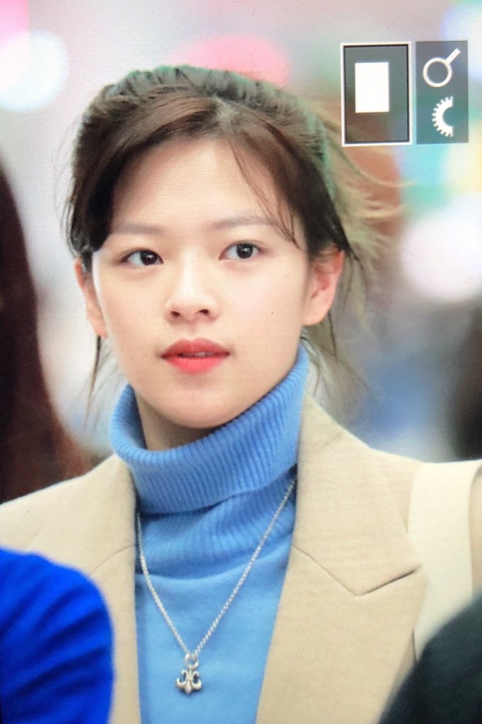 Jimin and Jeongyeon shocked fans when they went to the airport bare faced on January 18, 2019 for diff itenerary. Jeongyeon will go for Music Bank Hongkong then Jimin for LY Tour in Singapore. Plus Jeongyeon is wearing chrome hearts necklace same as Jimin. Did they plan this?