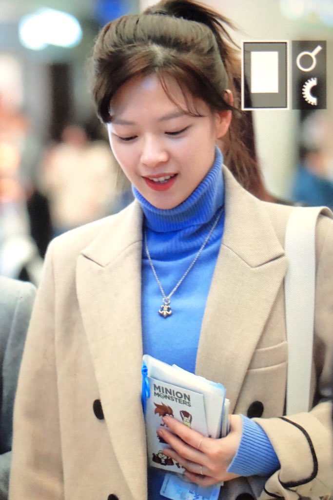 Jimin and Jeongyeon shocked fans when they went to the airport bare faced on January 18, 2019 for diff itenerary. Jeongyeon will go for Music Bank Hongkong then Jimin for LY Tour in Singapore. Plus Jeongyeon is wearing chrome hearts necklace same as Jimin. Did they plan this?