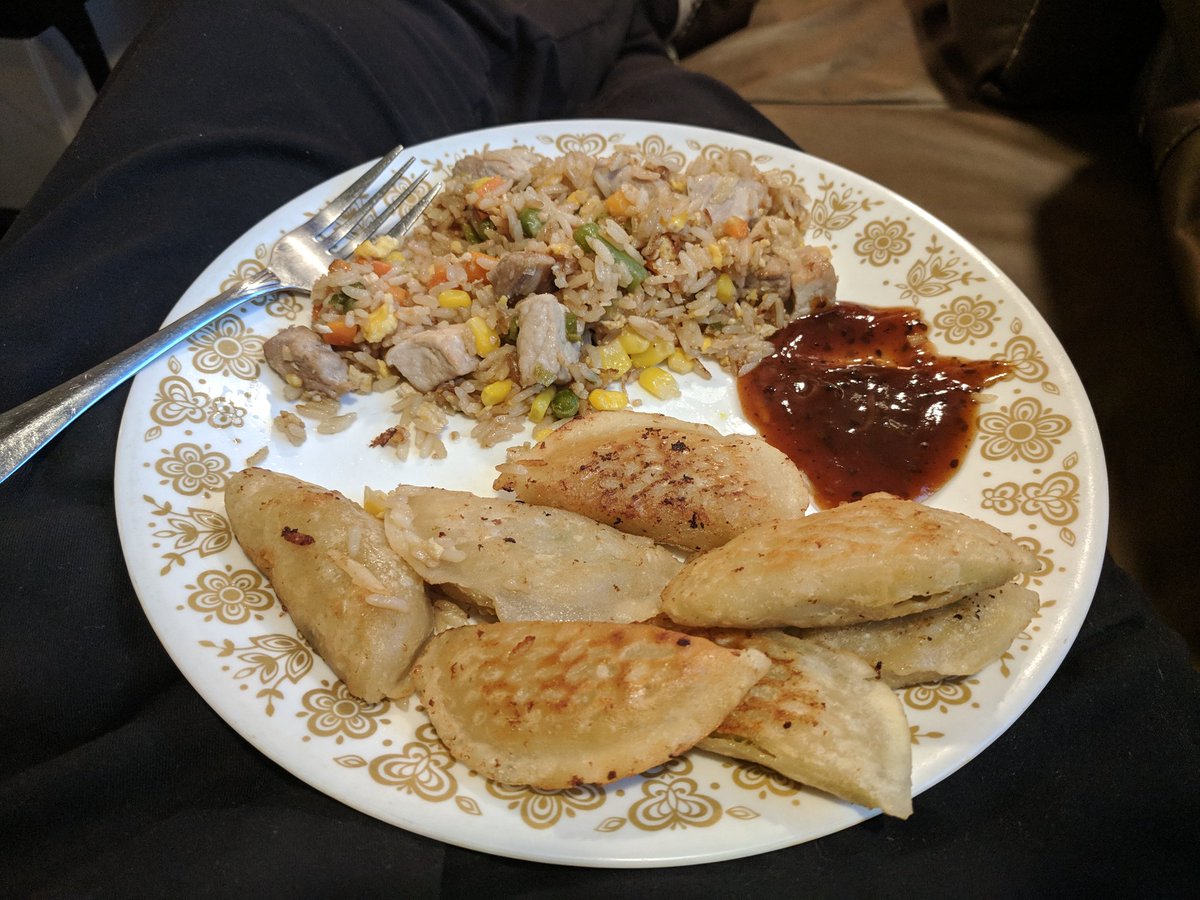 kevin_u's tweet image. my first time making fried rice for dinner (with side of pre-prepared potstickers)... turned out super tasty!