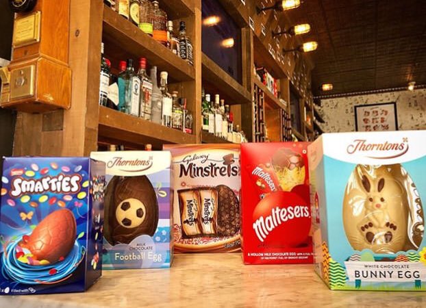 Spring, sunshine and Easter eggs. Get yours before they go 🍫💐🐣☀️
#easter #eastereggs #thorntons #maltesers #smarties #galaxy #dogandbone #manhattan #bar #restaurant #spring #thirdave #rosehill #nyc