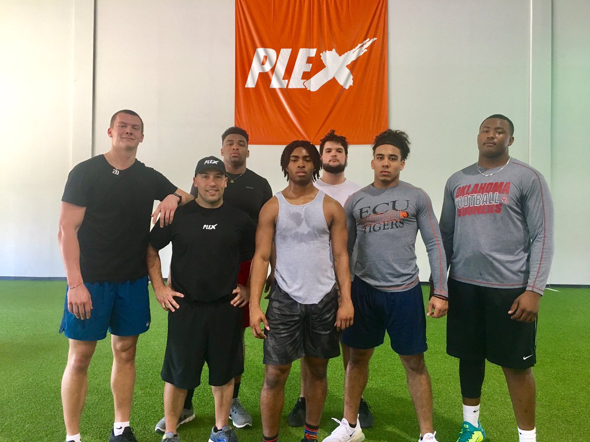 PlexAthlete's tweet photo. We where busy this morning with current pros, but this afternoon we where busy with college bound future pros.  @zachzimos @lil_kojo9 @JevinMurray @droush2000 @d_robinson78 @hugolden55 w/ @itsdannyarnold #plexathlete https://t.co/s9scOtVfcP