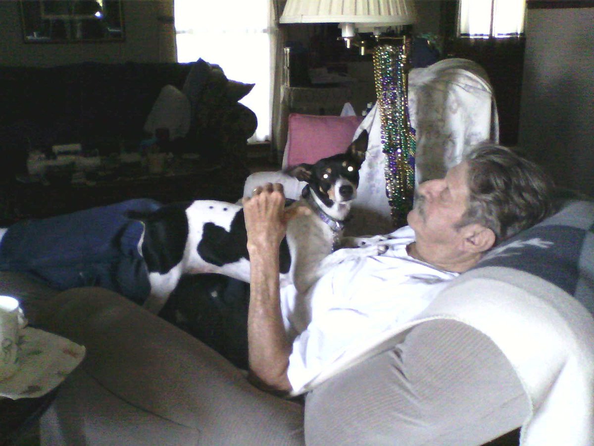 We lost Pa the other day. Mum gives me all my stuff, and loves me with all of her heart, but Pa just had a way wif dawrgs like me. I will miss this. My morning, after walkies, while mum fixed my brekfee, was the best skrootches ever. Mum trying to learn:0)