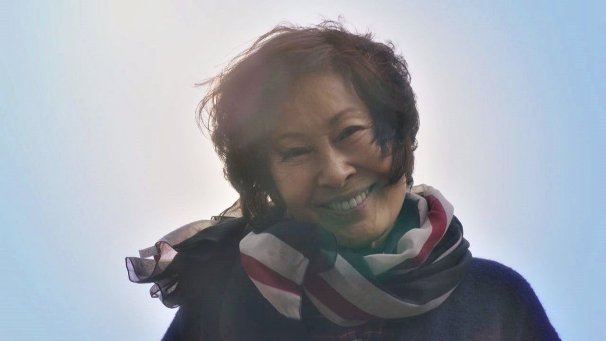 후회만 가득한 과거와 불안하기만 한 미래 때문에
지금을 망치지 마세요, 오늘을 살아가세요
눈이 부시게, 당신은 그럴 자격이 있습니다

누군가의 엄마였고 누이였고 딸이었고
그리고 '나' 였을 그대들에게.

 #눈이부시게 를 사랑해 주신 
모든분들께 감사드립니다♡

▶ bit.ly/2HsIu5C