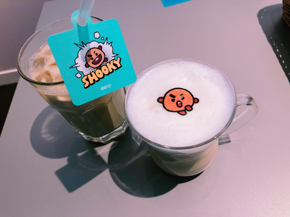 Kijitora796's tweet photo. 昨日は娘とBT21カフェ💜

そして、ランダムグッズで身悶える。
８分の１はキツイわ〜。 https://t.co/Q13ODovbKu
