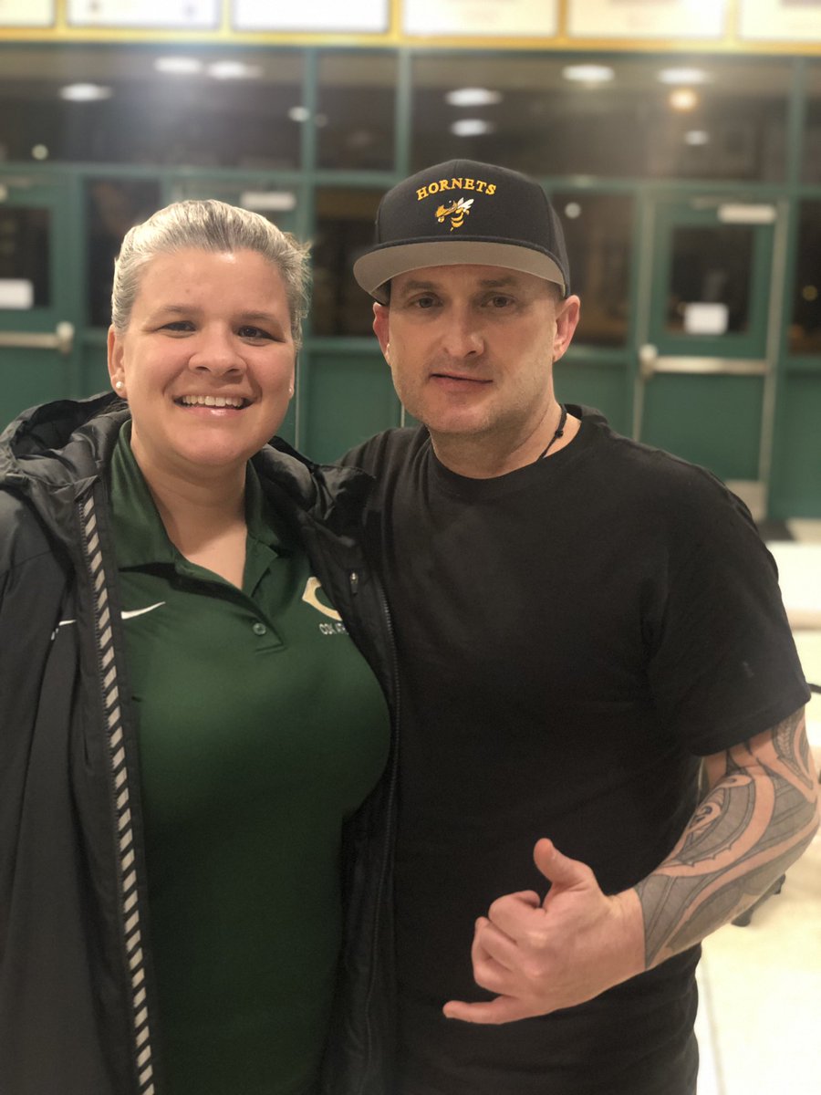 JessBowmanSAC's tweet photo. Great to meet you tonight @brewerhm! You’re our good luck charm! Wins for softball, baseball & both soccer programs! 🎉 https://t.co/CTOxM25MB1
