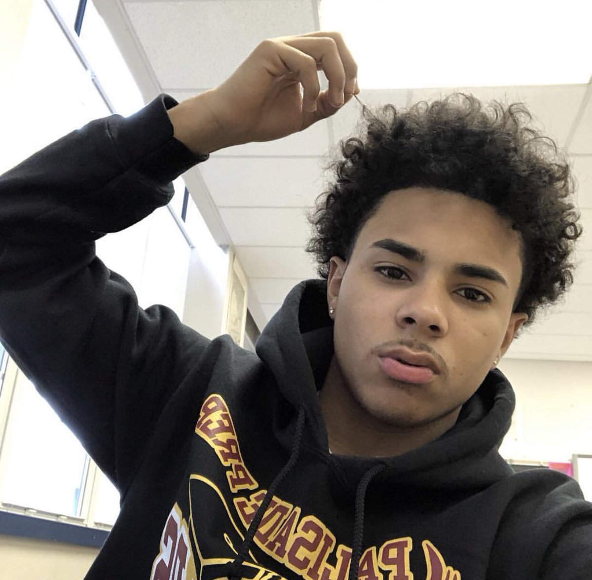 Zelphy_'s tweet photo. Blocking little kids ... like if you see your age 
11 🙋🏽‍♂️ 12 🙋🏽‍♂️ 13 🙋🏽‍♂️14 🙋🏽‍♂️ 15 🙋🏽‍♂️ 16 🙋🏽‍♂️ 17 🙋🏽‍♂️ 18 🙋🏽‍♂️ 19 🙋🏽‍♂️ 20+ 🙋🏽‍♂️ https://t.co/uZG5D4I3jq