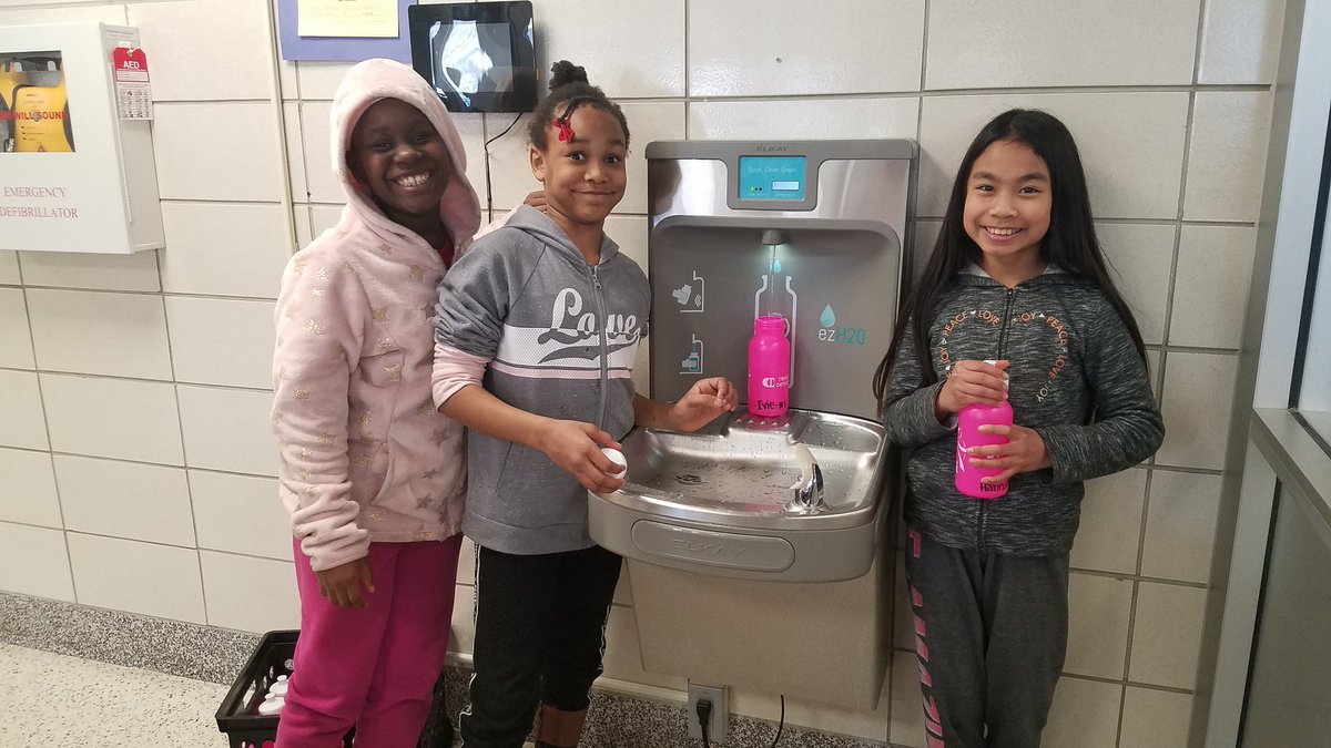 These lovely young ladies helped get ready for our first @gotrtwincities practice by filling up all of our water bottles! Thanks girls! 

<a href="/PalmerLakeElem/">Palmer Lake Elementary</a> #pltweets