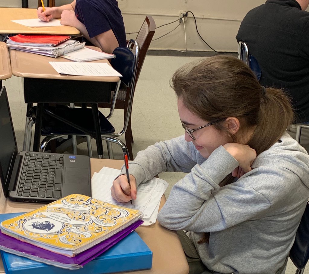 kcmspanthers1's tweet photo. Ms. Irvin’s students using an online rhyming dictionary for poetry writing. Chromebooks were provided by #KEDC and the Link Grant! #readky 
p.s. Coffee Shop Poetry coming soon! https://t.co/SS6wknqCB0